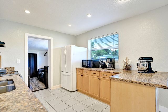 5740 SW 38th Street, Davie, FL 33314
