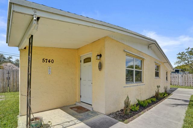 5740 SW 38th Street, Davie, FL 33314