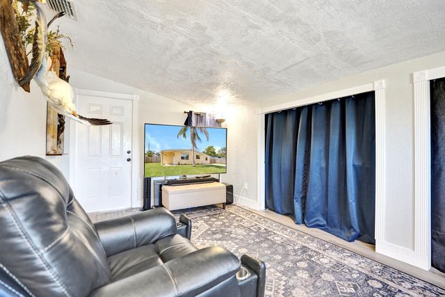 5740 SW 38th Street, Davie, FL 33314