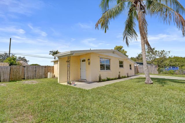 5740 SW 38th Street, Davie, FL 33314