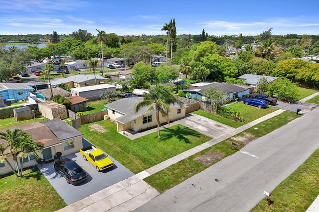 5740 SW 38th Street, Davie, FL 33314