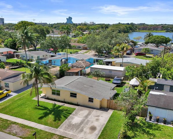 5740 SW 38th Street, Davie, FL 33314