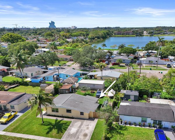 5740 SW 38th Street, Davie, FL 33314