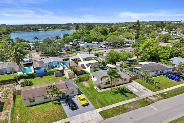 5740 SW 38th Street, Davie, FL 33314