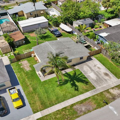 5740 SW 38th Street, Davie, FL 33314