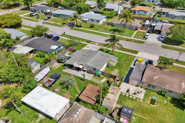 5740 SW 38th Street, Davie, FL 33314