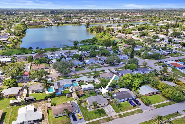 5740 SW 38th Street, Davie, FL 33314