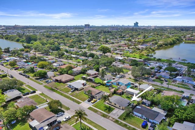 5740 SW 38th Street, Davie, FL 33314