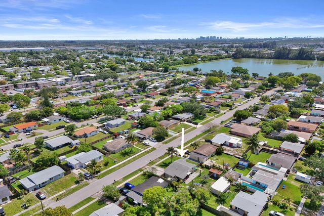 5740 SW 38th Street, Davie, FL 33314