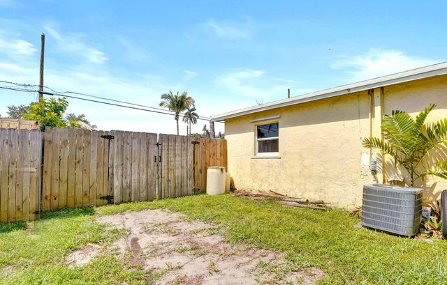 5740 SW 38th Street, Davie, FL 33314
