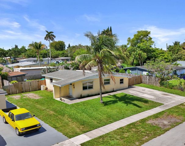 5740 SW 38th Street, Davie, FL 33314