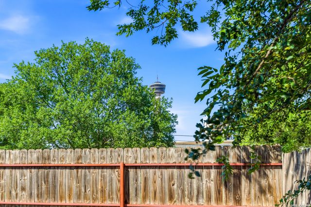 221 LEIGH ST, San Antonio, TX 78210