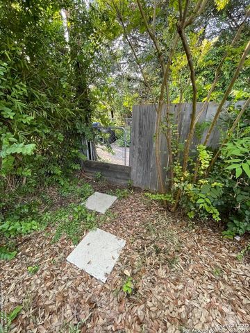 403 MARQUIS LN, San Antonio, TX 78216
