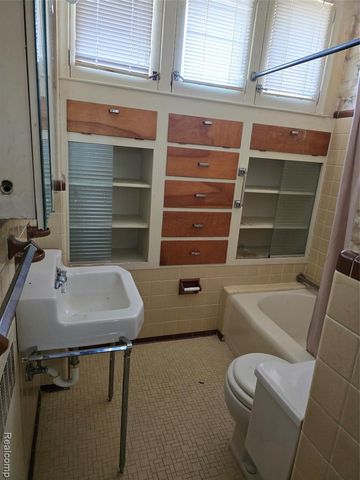 939 Backus Street, Jackson, MI 49202