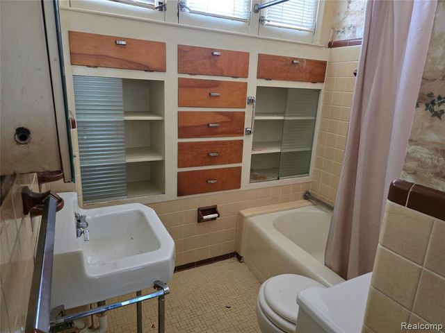 939 Backus Street, Jackson, MI 49202