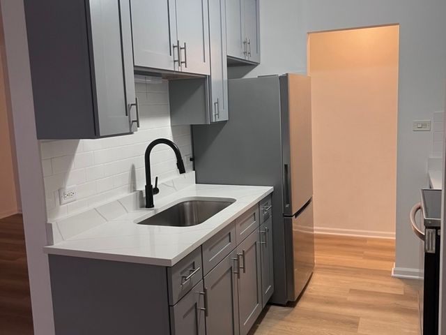 7120 N Sheridan Road 216, Chicago, IL 60626