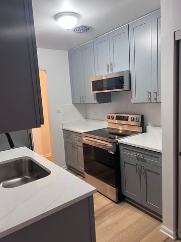 7120 N Sheridan Road 216, Chicago, IL 60626