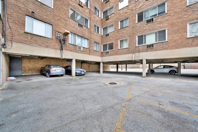 7120 N Sheridan Road 216, Chicago, IL 60626