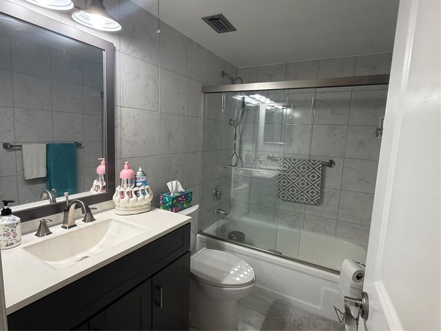 32 Abbey Lane 207, Delray Beach, FL 33446