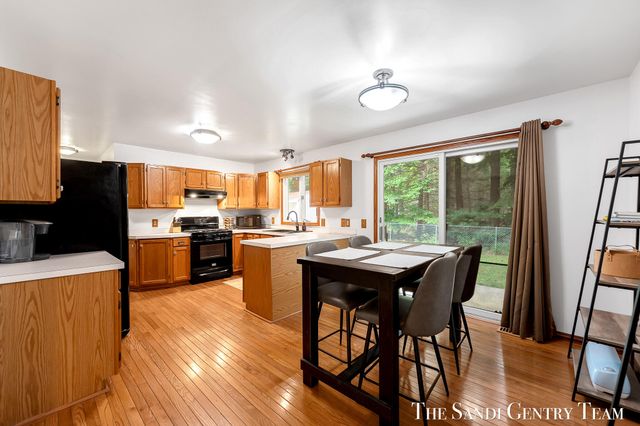 18362 168th Avenue, Spring Lake Twp, MI 49456