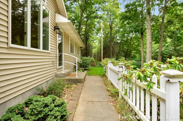 18362 168th Avenue, Spring Lake Twp, MI 49456