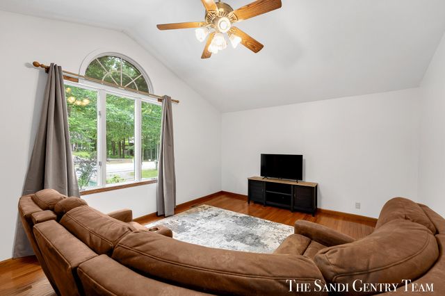 18362 168th Avenue, Spring Lake Twp, MI 49456