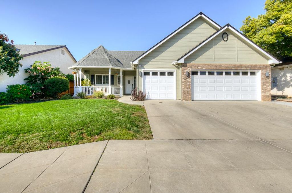 8925 N Laureen Avenue, Fresno, CA 93720