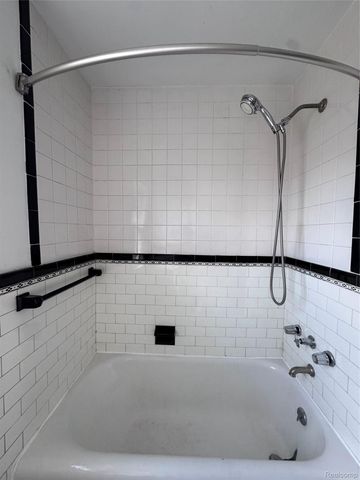 16814 Parkside Street, Detroit, MI 48221