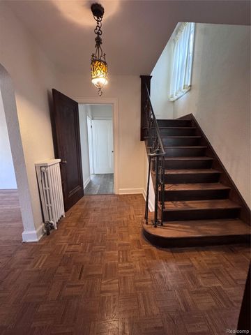16814 Parkside Street, Detroit, MI 48221