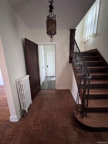 16814 Parkside Street, Detroit, MI 48221