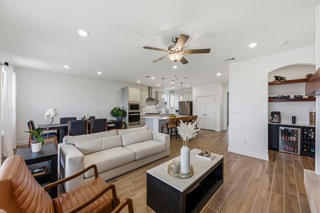 6700 Cliff Rose DR, Spicewood, TX 78669