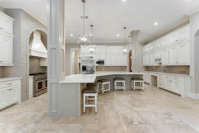 2 Hunnewell Way, The Woodlands, TX 77382