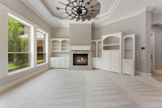 2 Hunnewell Way, The Woodlands, TX 77382