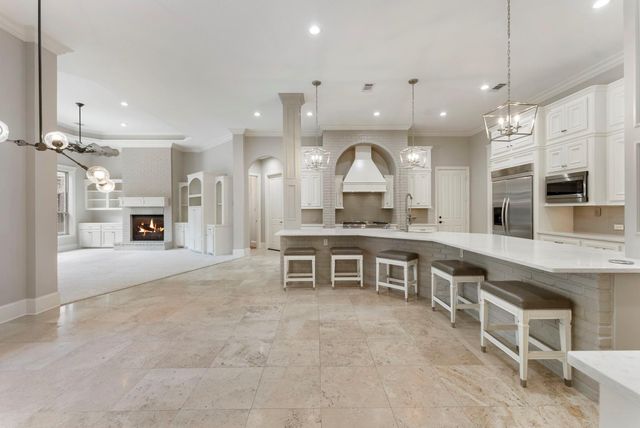 2 Hunnewell Way, The Woodlands, TX 77382