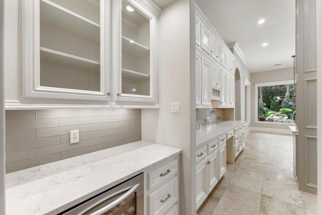 2 Hunnewell Way, The Woodlands, TX 77382