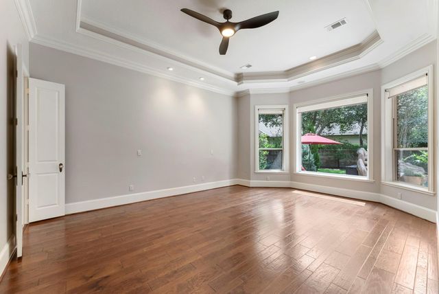 2 Hunnewell Way, The Woodlands, TX 77382