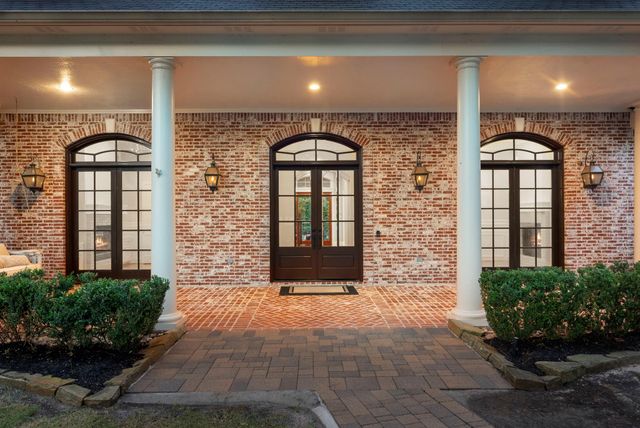 2 Hunnewell Way, The Woodlands, TX 77382