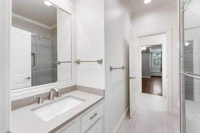 2 Hunnewell Way, The Woodlands, TX 77382