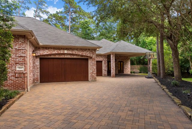 2 Hunnewell Way, The Woodlands, TX 77382
