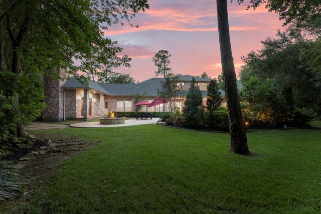 2 Hunnewell Way, The Woodlands, TX 77382