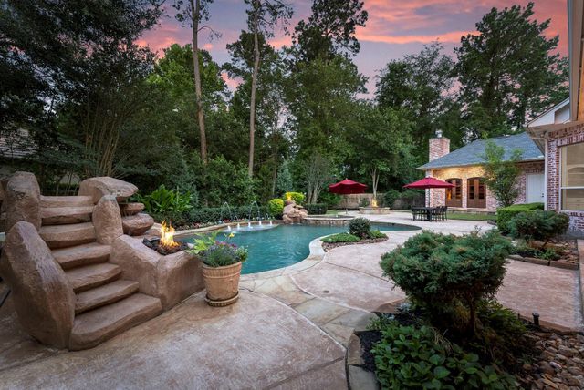 2 Hunnewell Way, The Woodlands, TX 77382
