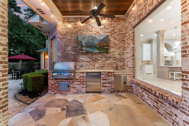 2 Hunnewell Way, The Woodlands, TX 77382