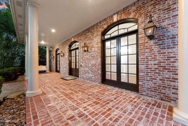 2 Hunnewell Way, The Woodlands, TX 77382