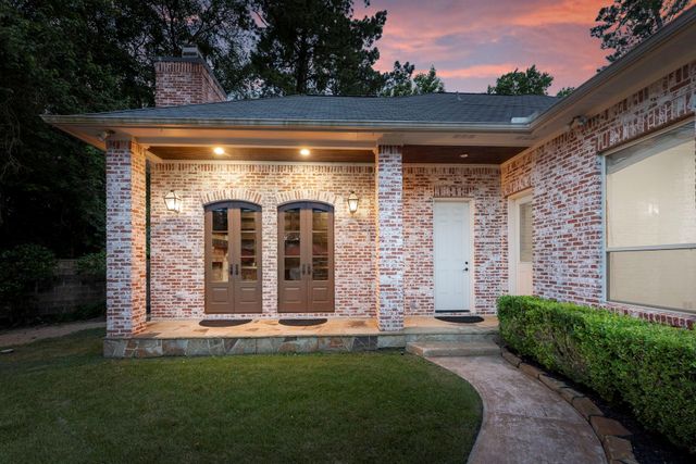 2 Hunnewell Way, The Woodlands, TX 77382