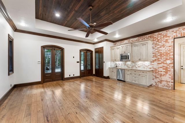 2 Hunnewell Way, The Woodlands, TX 77382