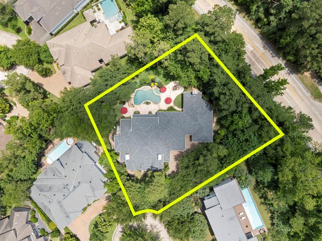 2 Hunnewell Way, The Woodlands, TX 77382