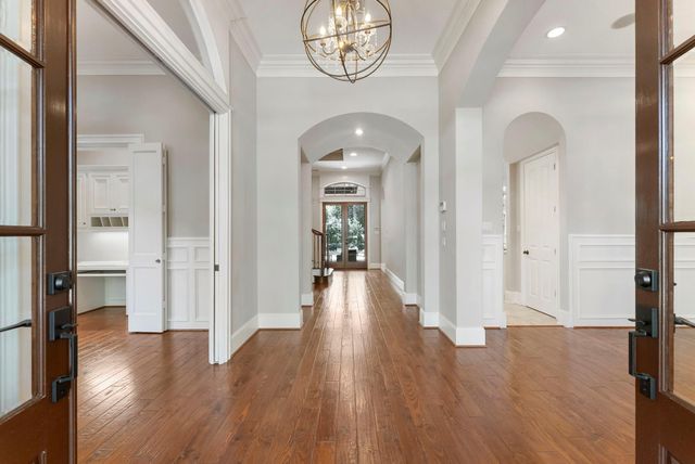 2 Hunnewell Way, The Woodlands, TX 77382