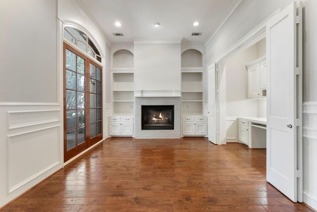 2 Hunnewell Way, The Woodlands, TX 77382