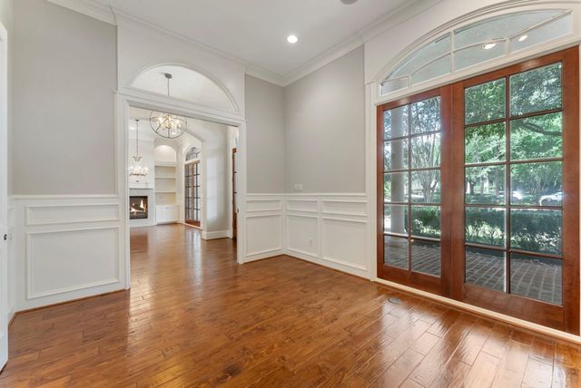 2 Hunnewell Way, The Woodlands, TX 77382