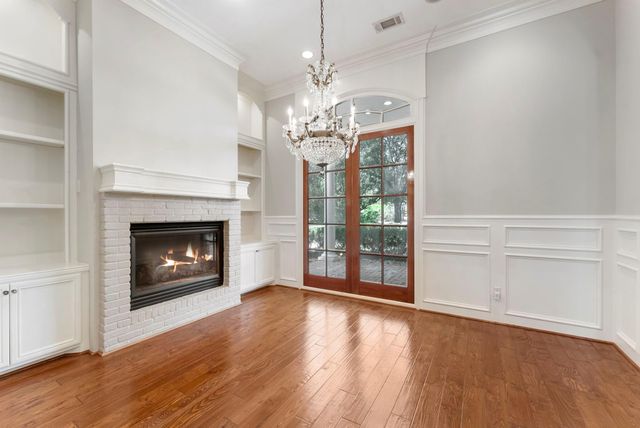 2 Hunnewell Way, The Woodlands, TX 77382